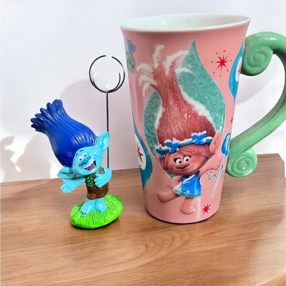Dreamworks Trolls tall mug with photo holder weight